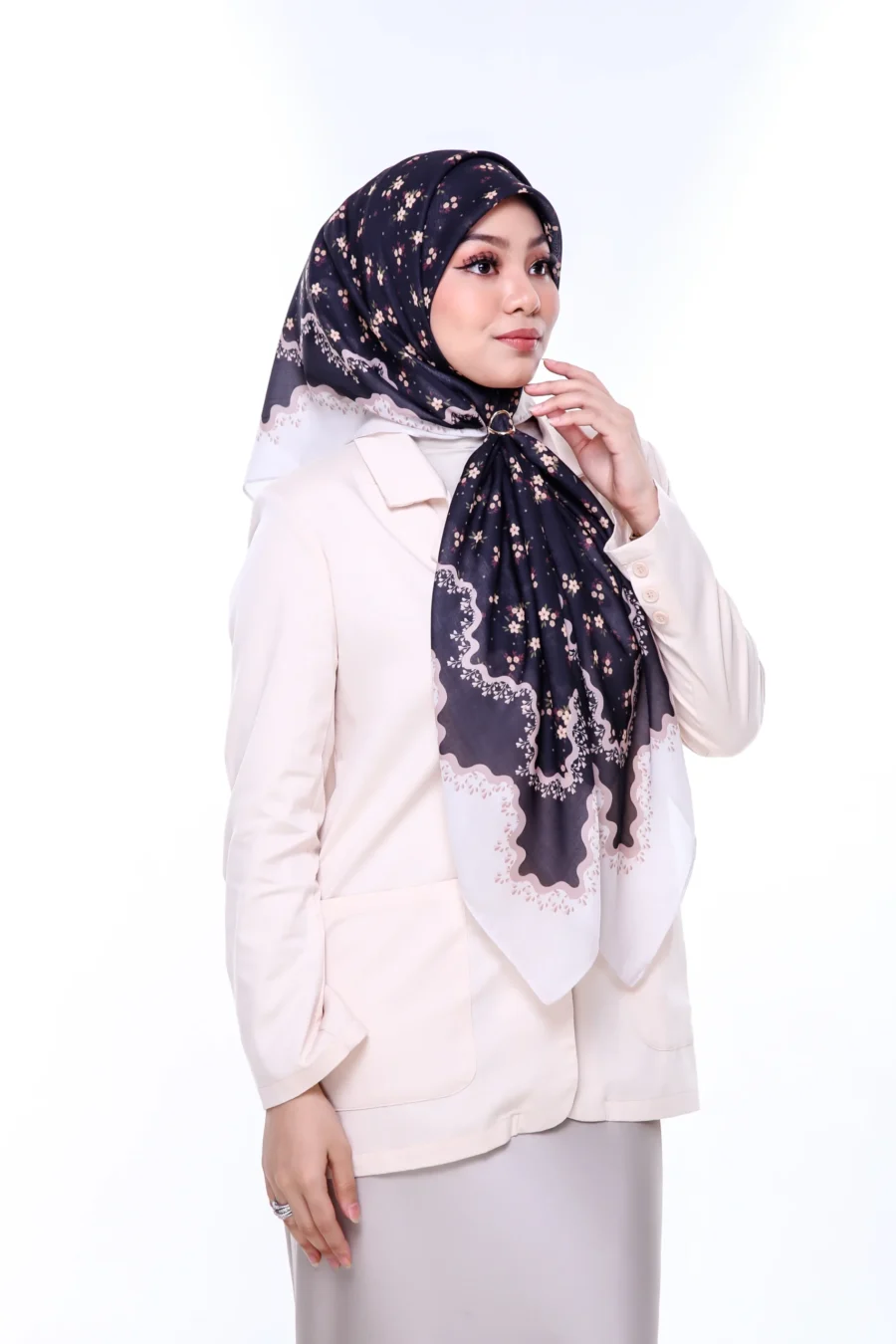 Velvet Black Hijab - Image 2